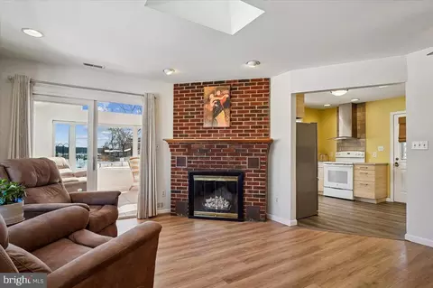 Living - 1622 Grange Rd, Edgewater, MD 21037 photo 2 of 3
