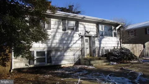 391 Hilltop Ln, Annapolis, MD 21403