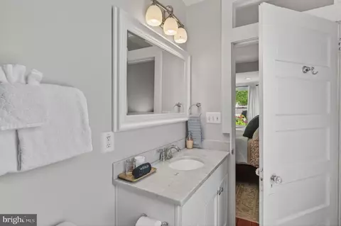 Bath - 607 Melvin Ave, Annapolis, MD 21401 photo 3 of 5