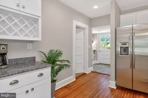 Entry Way - 607 Melvin Ave, Annapolis, MD 21401 photo 2 of 3