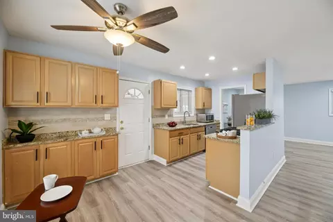 Entry Way - 3028 Marlin Dr, Riva, MD 21140 photo 3 of 9