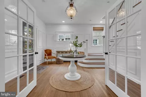 Entry Way - 4 Southgate Ave, Annapolis, MD 21401 photo 6 of 15