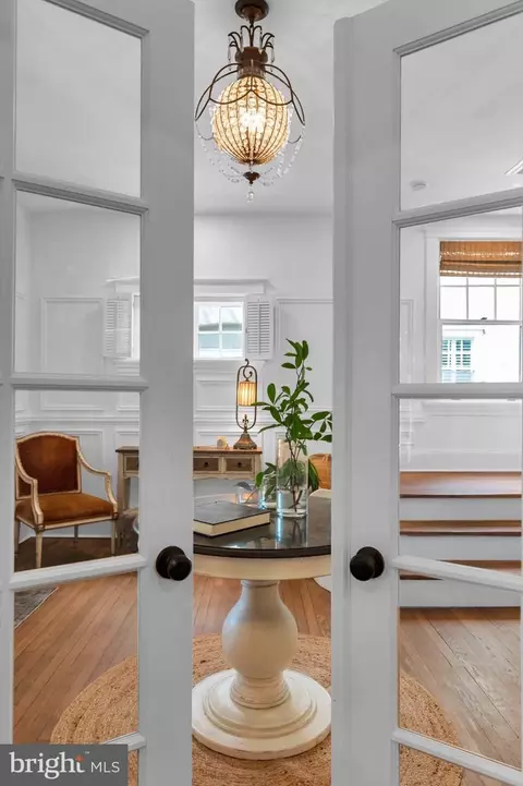 Entry Way - 4 Southgate Ave, Annapolis, MD 21401 photo 5 of 15