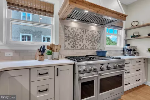 Kitchen - 4 Southgate Ave, Annapolis, MD 21401 photo 4 of 8