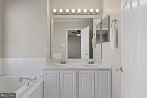 Bath - 4025 Apple Jack Ct, Pasadena, MD 21122 photo 2 of 4