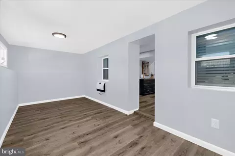 Entry Way - 787 Powhatan Beach Rd, Pasadena, MD 21122 photo 4 of 4