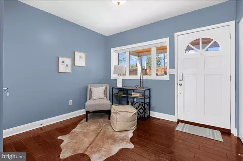 Entry Way - 787 Powhatan Beach Rd, Pasadena, MD 21122 photo 1 of 4