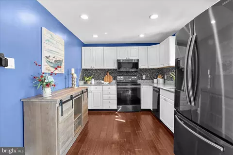 Kitchen - 787 Powhatan Beach Rd, Pasadena, MD 21122 photo 1 of 4