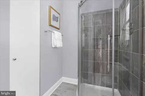 Bath - 787 Powhatan Beach Rd, Pasadena, MD 21122 photo 2 of 4