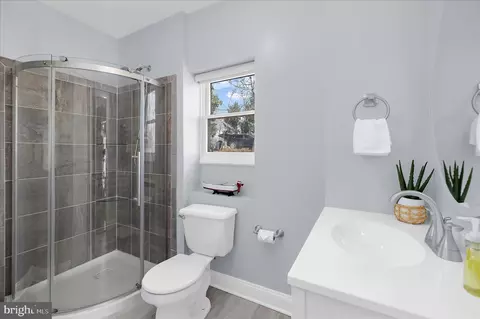 Bath - 787 Powhatan Beach Rd, Pasadena, MD 21122 photo 1 of 4