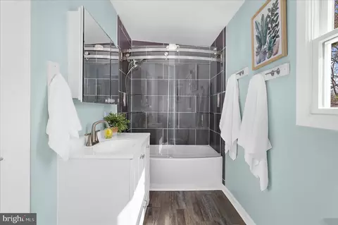 Bath - 787 Powhatan Beach Rd, Pasadena, MD 21122 photo 3 of 4