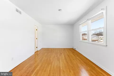 Living - 623 Chapelgate Dr, Odenton, MD 21113 photo 4 of 5