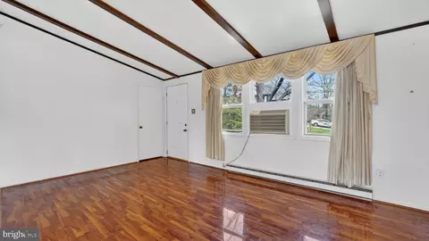 Living - 4 Boxwood Rd, Annapolis, MD 21403 photo 2 of 2