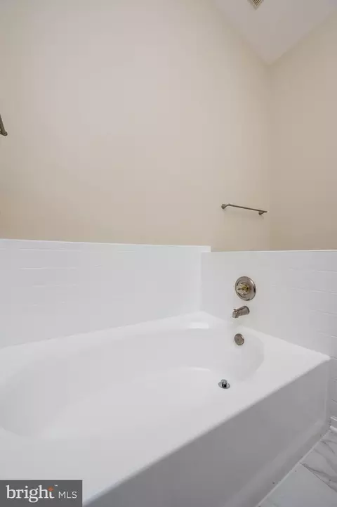 Bath - 700 Pine Valley Ct, Arnold, MD 21012 photo 4 of 5