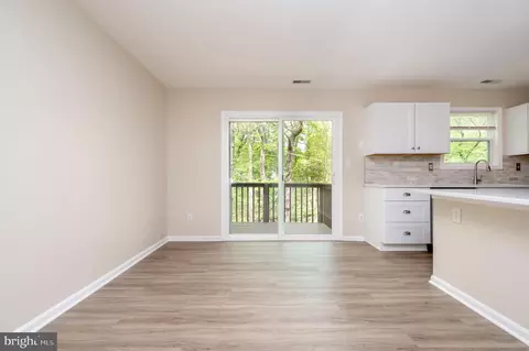 Living - 700 Pine Valley Ct, Arnold, MD 21012 photo 1 of 9