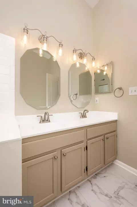 Bath - 700 Pine Valley Ct, Arnold, MD 21012 photo 2 of 5