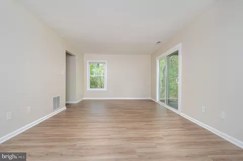 Living - 700 Pine Valley Ct, Arnold, MD 21012 photo 8 of 9
