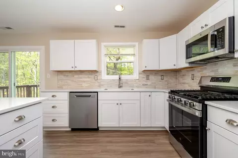 Kitchen - 700 Pine Valley Ct, Arnold, MD 21012 photo 2 of 2