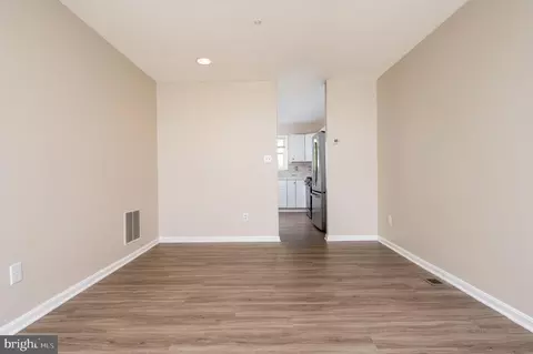 Living - 700 Pine Valley Ct, Arnold, MD 21012 photo 3 of 9