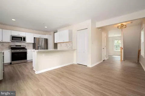 Entry Way - 700 Pine Valley Ct, Arnold, MD 21012 photo 3 of 6