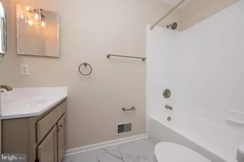 Bath - 700 Pine Valley Ct, Arnold, MD 21012 photo 5 of 5