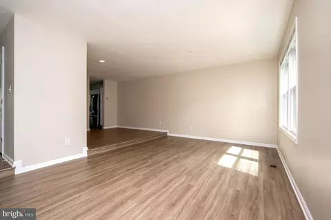 Living - 700 Pine Valley Ct, Arnold, MD 21012 photo 5 of 9