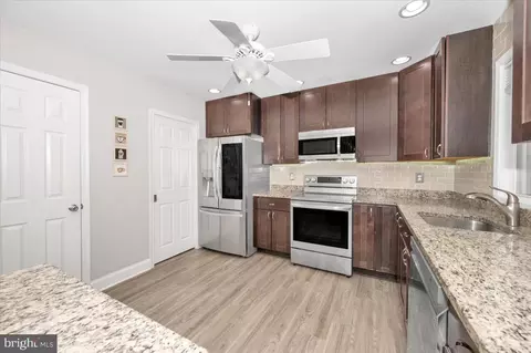 Kitchen - 241 Armstrong Ln, Pasadena, MD 21122 photo 5 of 6