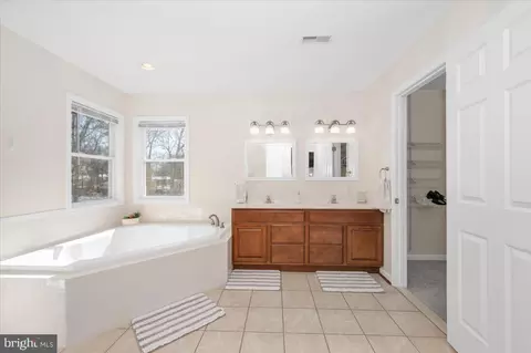 Entry Way - 241 Armstrong Ln, Pasadena, MD 21122 photo 4 of 6