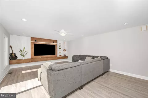 Living - 241 Armstrong Ln, Pasadena, MD 21122 photo 2 of 4