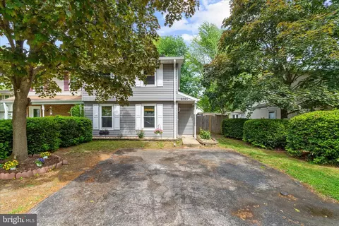 8085 Castle Rock Ct, Pasadena, MD 21122