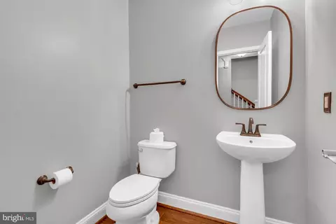 Bath - 219 West St, Annapolis, MD 21401 photo 2 of 3