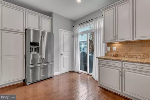 Entry Way - 219 West St, Annapolis, MD 21401 photo 10 of 14