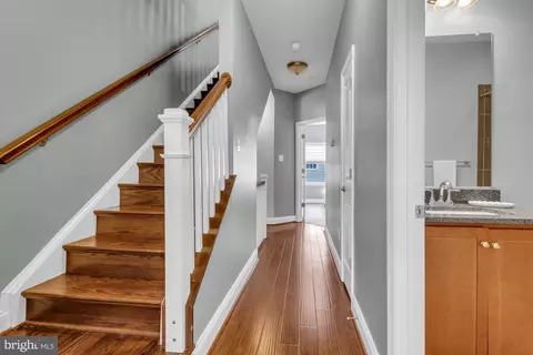 Entry Way - 219 West St, Annapolis, MD 21401 photo 4 of 14