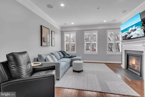 Living - 219 West St, Annapolis, MD 21401 photo 2 of 2