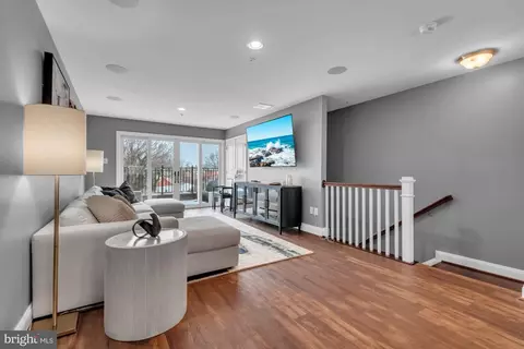 Entry Way - 219 West St, Annapolis, MD 21401 photo 6 of 14