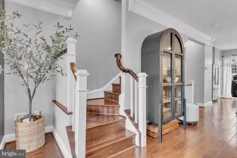 Entry Way - 219 West St, Annapolis, MD 21401 photo 9 of 14