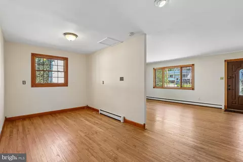 Living - 326 Cedar Ln, Annapolis, MD 21403 photo 4 of 8