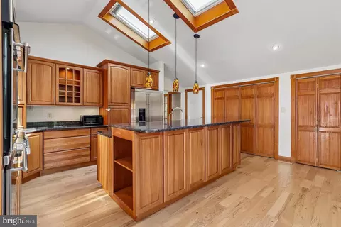 Kitchen - 326 Cedar Ln, Annapolis, MD 21403 photo 5 of 6