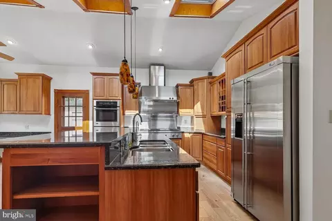 Kitchen - 326 Cedar Ln, Annapolis, MD 21403 photo 2 of 6
