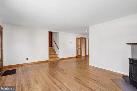 Living - 326 Cedar Ln, Annapolis, MD 21403 photo 7 of 8