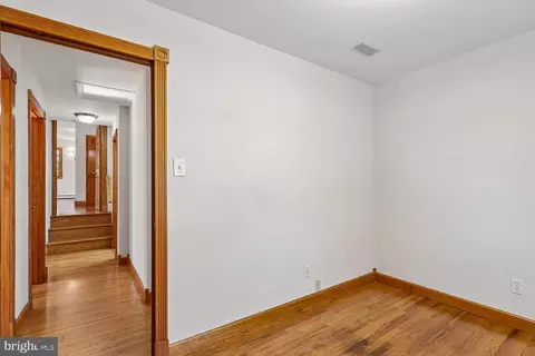 Entry Way - 326 Cedar Ln, Annapolis, MD 21403 photo 1 of 2