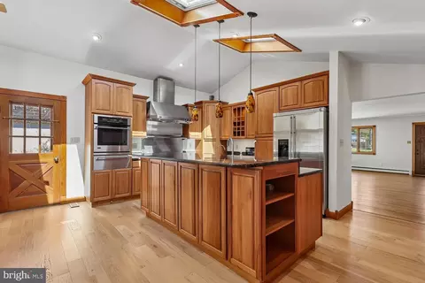Kitchen - 326 Cedar Ln, Annapolis, MD 21403 photo 3 of 6