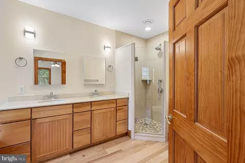 Bath - 326 Cedar Ln, Annapolis, MD 21403 photo 1 of 3