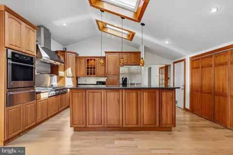 Kitchen - 326 Cedar Ln, Annapolis, MD 21403 photo 4 of 6