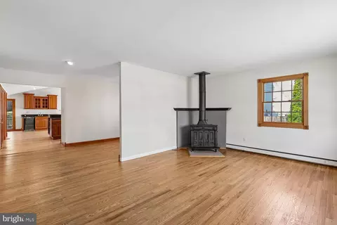 Living - 326 Cedar Ln, Annapolis, MD 21403 photo 6 of 8