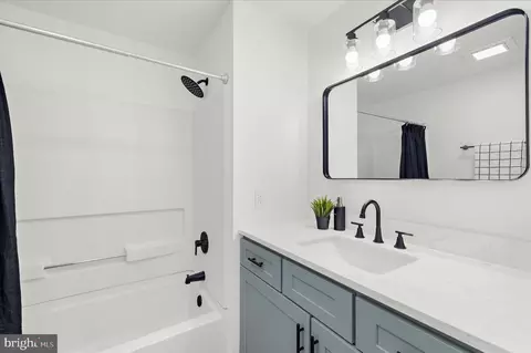 Bath - 2959 Beaver Brook Ct, Pasadena, MD 21122 photo 7 of 8