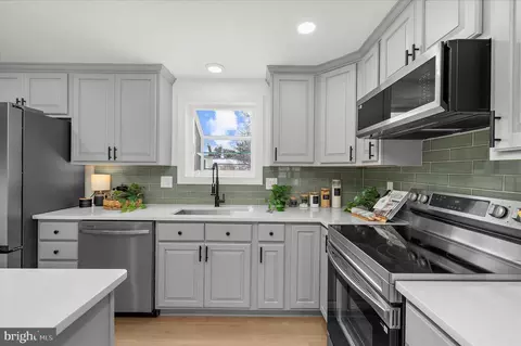 Kitchen - 2959 Beaver Brook Ct, Pasadena, MD 21122 photo 2 of 4