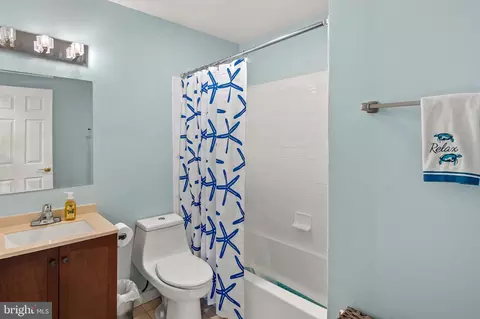 Bath - 982 Highpoint Dr, Annapolis, MD 21409 photo 3 of 4
