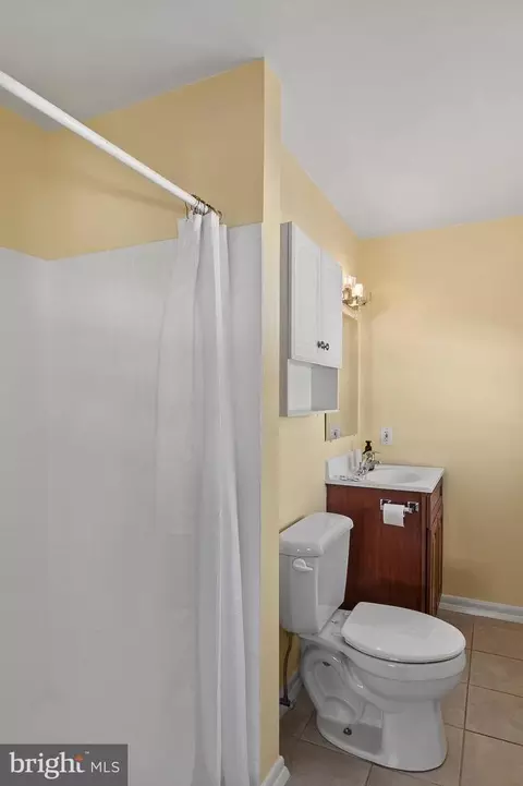 Bath - 982 Highpoint Dr, Annapolis, MD 21409 photo 2 of 4