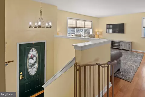 Entry Way - 982 Highpoint Dr, Annapolis, MD 21409 photo 1 of 3